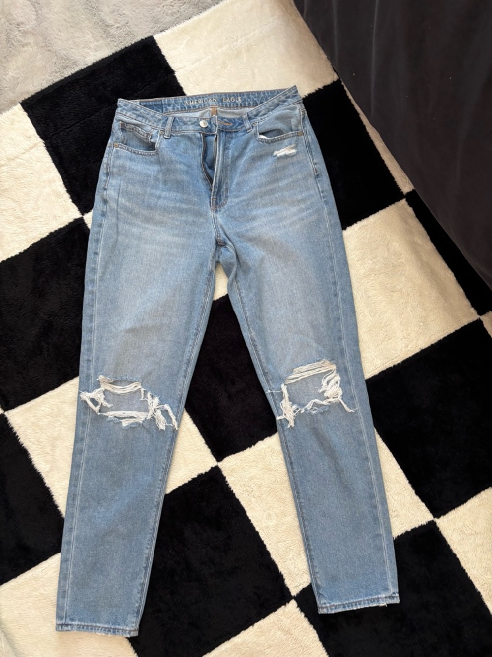 American Eagle Outfitters Light Wash Ripped mom Jeans
